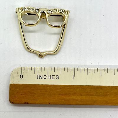 Gold glasses spectacles shaped pin