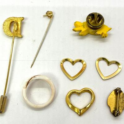 Lot of pins and heart pendants jewelry
