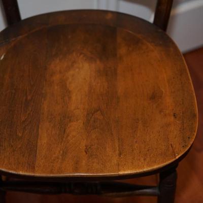 VINTAGE WOOD YOUTH CHAIR LADDER BACK