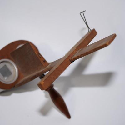 ANTIQUE STEREOPTIC VIEWER /SIX CARDS OF THE WESTERN US PARKS YOSEMITE/YELLOWSTONE