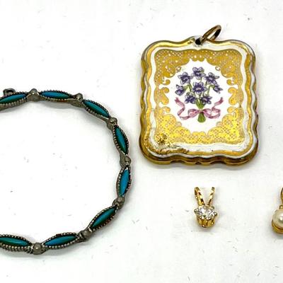 Lot of mixed jewelry pendants