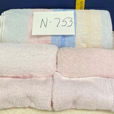 1 Bath Towel, 2 Hand Towels & 2Wash Cloths