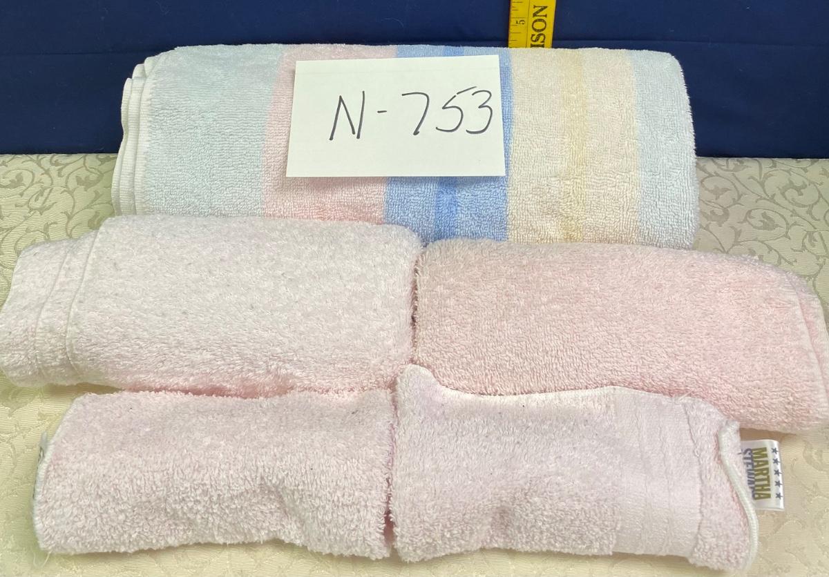 1 Bath Towel, 2 Hand Towels & 2Wash Cloths