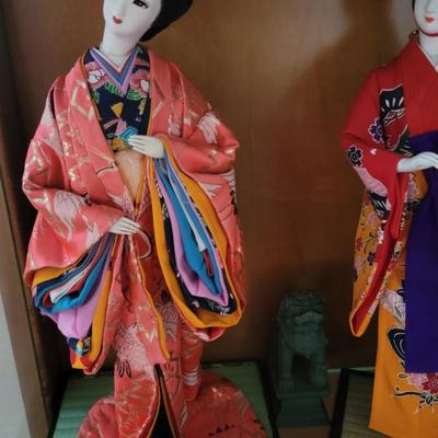 Geisha dolls and figurines