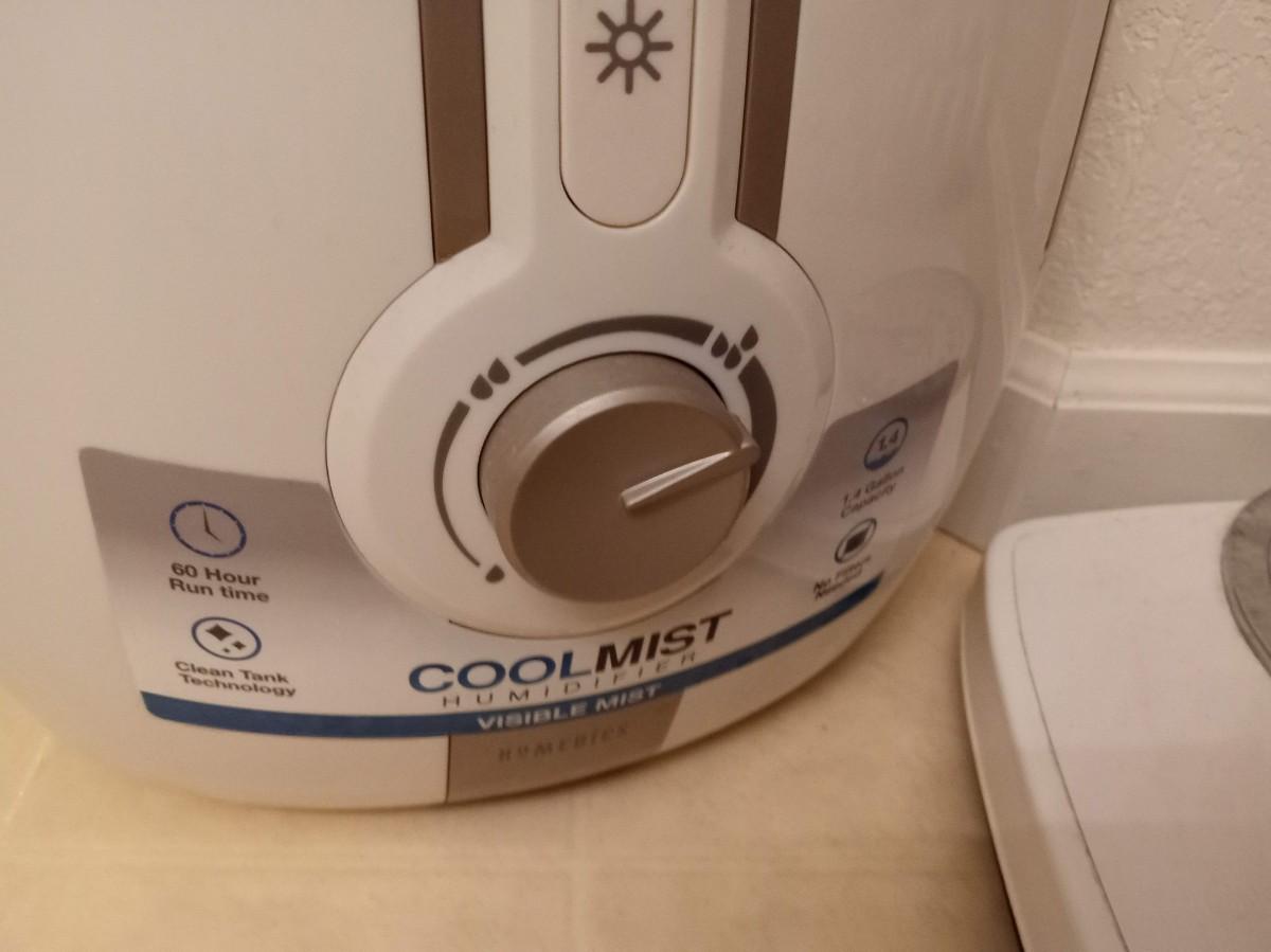 LOT 165 BATH SCALE AND COOL MIST HUMIDIFIER (Hall bath)