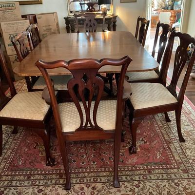 Mahogany Dinning Room Table With 2 Leaves