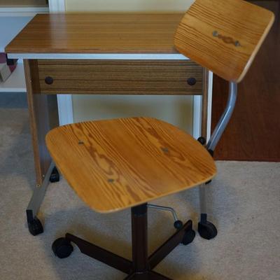 NICE SMALLER OFFICE TABLE FOR PRINTER OR LAPTOP WORK / KEVI JORGEN RASMUSSEN PLYWOOD MCM STYLE ADJUSTABLE CHAIR