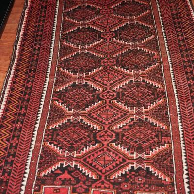 MIDDLE EASTERN ORIENTAL RUG IN REDS/BLUES/ 81" BY 48"