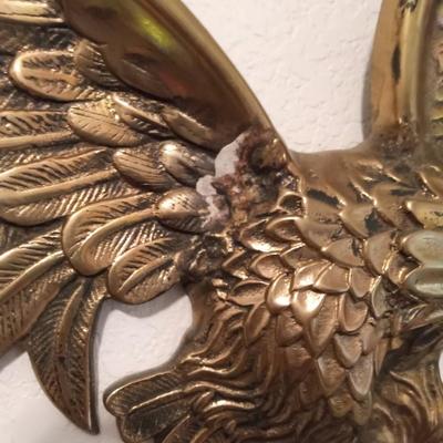 LOT 54 BRASS WALL HUNG EAGLE AND A FRAMED PICTURE OF AN EAGLE (1st bdr)