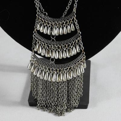Tierd drop necklace
