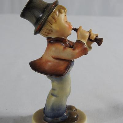 Vintage Hummel figurine