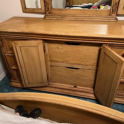 Light Wood Dresser and Mirror  (BB-JM)