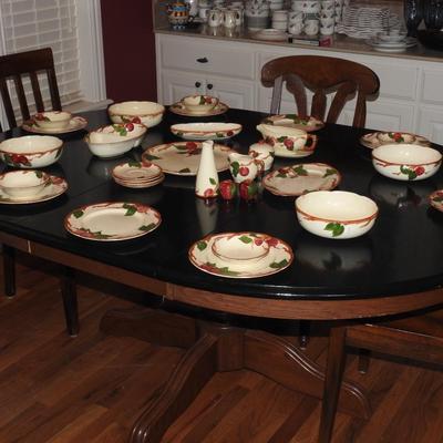 Set of Franciscan apple blossom China