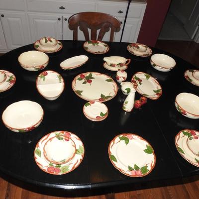Set of Franciscan apple blossom China