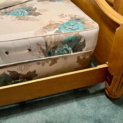 Light Wood Queen Poster Bed (BB -JM)
