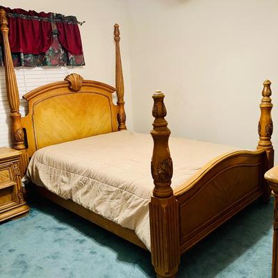 Light Wood Queen Poster Bed (BB -JM)