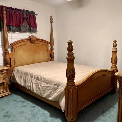Light Wood Queen Poster Bed (BB -JM)