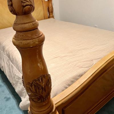 Light Wood Queen Poster Bed (BB -JM)