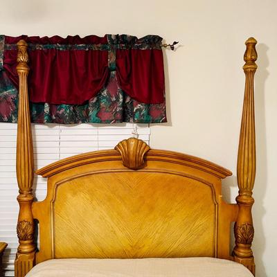 Light Wood Queen Poster Bed (BB -JM)