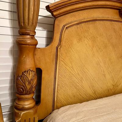 Light Wood Queen Poster Bed (BB -JM)