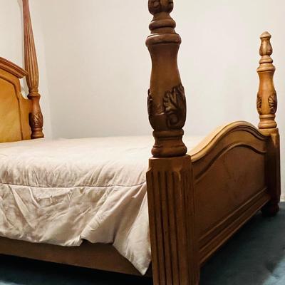Light Wood Queen Poster Bed (BB -JM)