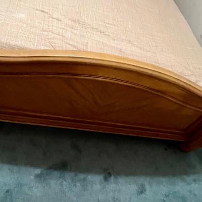 Light Wood Queen Poster Bed (BB -JM)