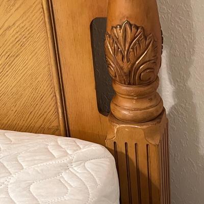 Light Wood Queen Poster Bed (BB -JM)