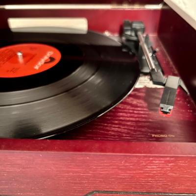Electro Brand Turntable/Radio/CD Player. (BB-JM)