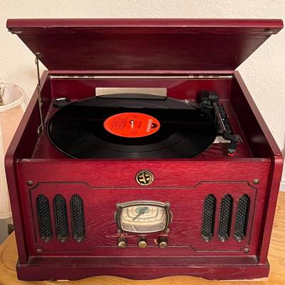 Electro Brand Turntable/Radio/CD Player. (BB-JM)