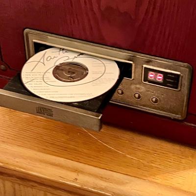 Electro Brand Turntable/Radio/CD Player. (BB-JM)