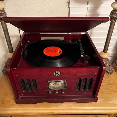 Electro Brand Turntable/Radio/CD Player. (BB-JM)