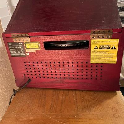 Electro Brand Turntable/Radio/CD Player. (BB-JM)