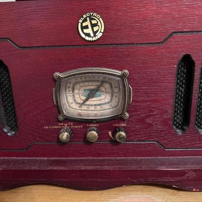 Electro Brand Turntable/Radio/CD Player. (BB-JM)