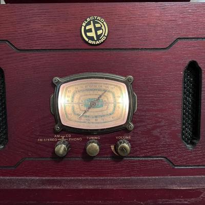 Electro Brand Turntable/Radio/CD Player. (BB-JM)