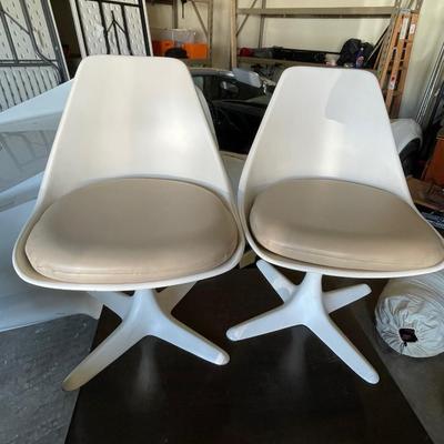 2 MCM Tulip swivel chairs