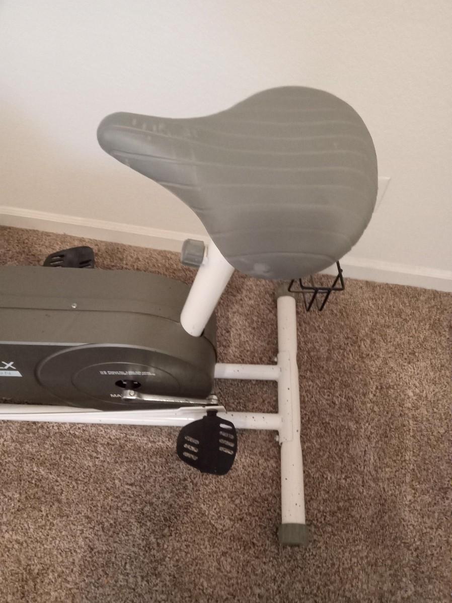 LOT 194 DP AIRGOMETER DLX STATIONARY EXERCISE BIKE