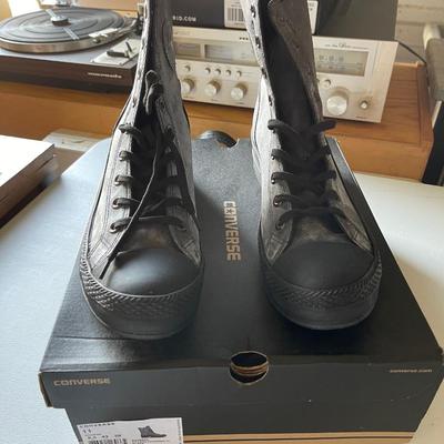 Converse Woman's 11 New in Box