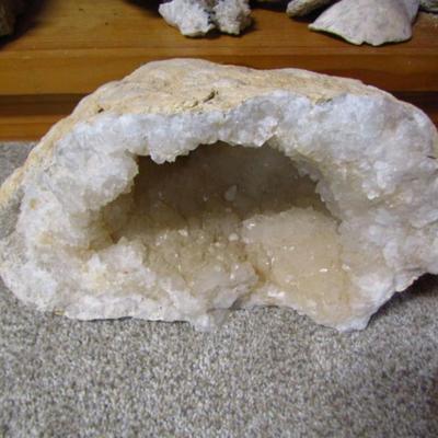 Geode- White- Approx 11
