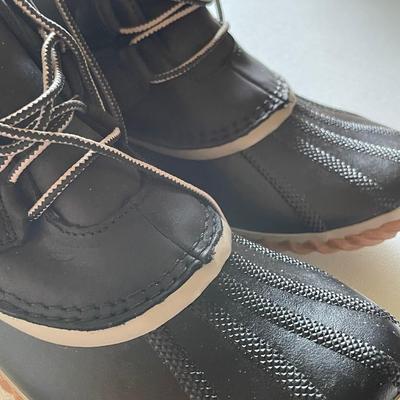 Sorel Woman's 11 Snow boot - New / unworn