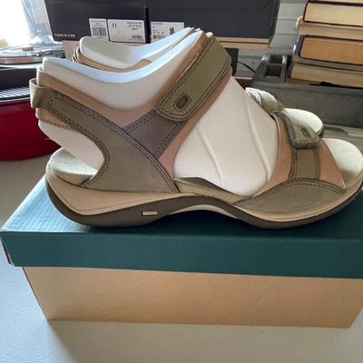 Clarks full sandal Woman's 11 - New in Box