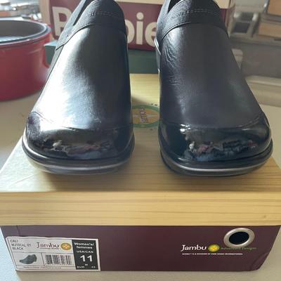 Jambu Woman's size  11 New in Box