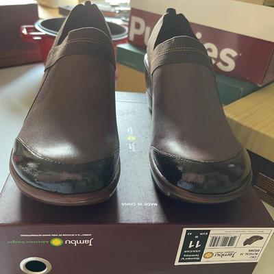 Jambu Woman's size 11 new in box