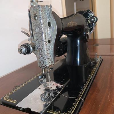 Sew Best Sewing Machine & Desk