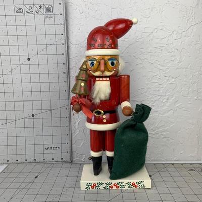 #20 German Erzgebirgische Volkskunst Santa Claus Nutcracker