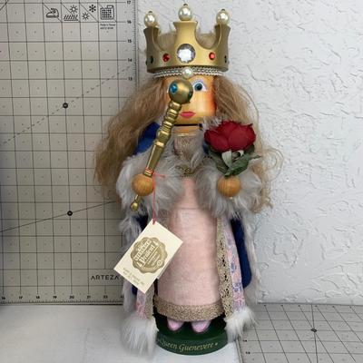 #25 SIGNED Steinbach Queen Guenevere Nutcracker Limited Edition of Camelot Series 17