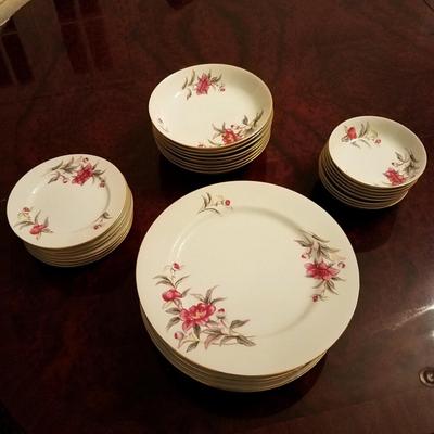 Eight place settings of vintage Ucagco china. READ DETAILS