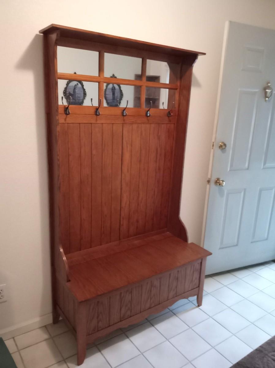 LOT 1 ENTRY/HALL TREE WITH STORAGE (Entryway)