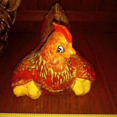 LOT 5  TWO CERAMIC HEN PLANTERS (Entry way)