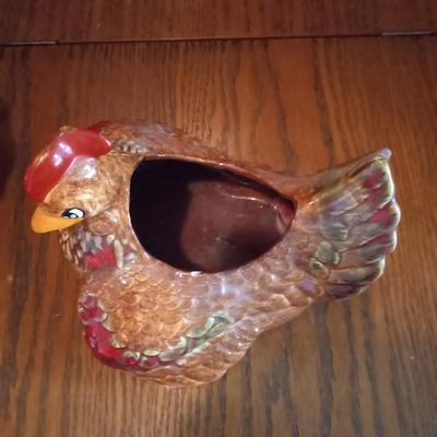 LOT 5  TWO CERAMIC HEN PLANTERS (Entry way)