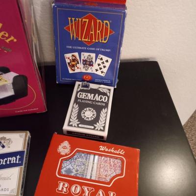 LOT 112  AUTOMATIC CARD SHUFFLER, DECKS OF CARDS AND WIZARD CARD GAME (1st Bdr)